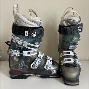 Women's Winter Ski Boots in Dark Green and White